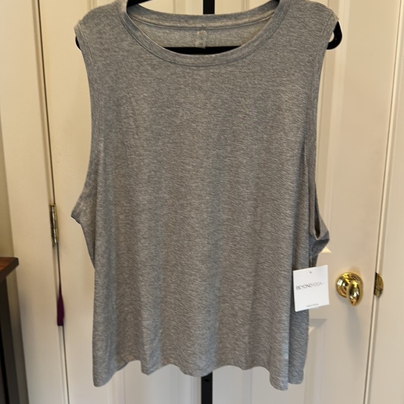 Beyond Yoga Featherweight Balanced Muscle Tank - Picture 4 of 9